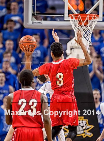 Thumbnail 1 in Holmes vs Covington Catholic (KHSAA Ninth Region Final) photogallery.