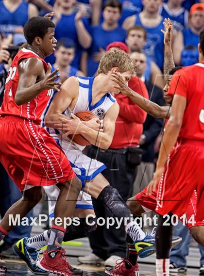 Thumbnail 2 in Holmes vs Covington Catholic (KHSAA Ninth Region Final) photogallery.