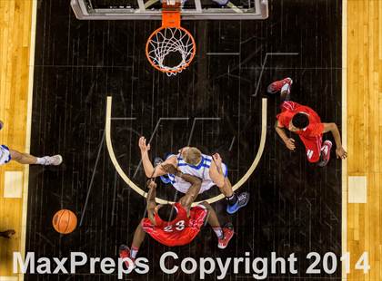 Thumbnail 1 in Holmes vs Covington Catholic (KHSAA Ninth Region Final) photogallery.