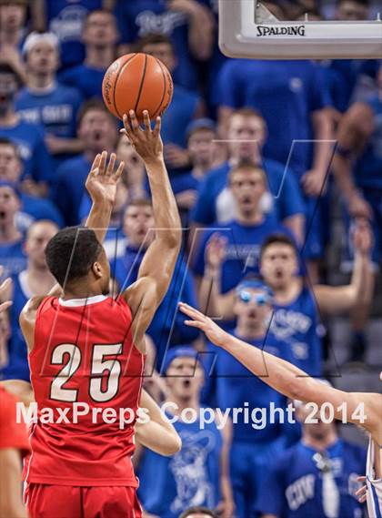 Thumbnail 2 in Holmes vs Covington Catholic (KHSAA Ninth Region Final) photogallery.