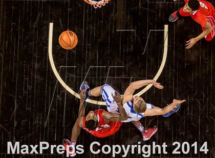 Thumbnail 2 in Holmes vs Covington Catholic (KHSAA Ninth Region Final) photogallery.