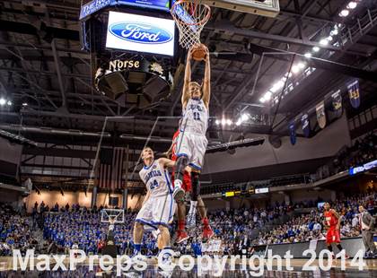 Thumbnail 2 in Holmes vs Covington Catholic (KHSAA Ninth Region Final) photogallery.