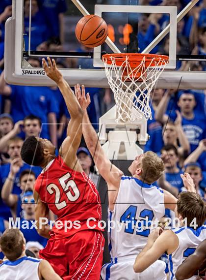 Thumbnail 3 in Holmes vs Covington Catholic (KHSAA Ninth Region Final) photogallery.