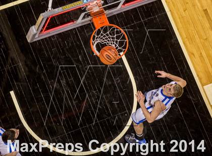 Thumbnail 2 in Holmes vs Covington Catholic (KHSAA Ninth Region Final) photogallery.