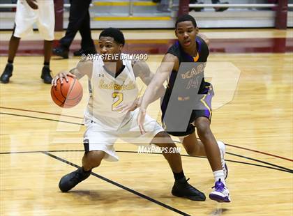 Thumbnail 1 in Scotlandville vs Edna Karr (Allstate Sugar Bowl Classic) photogallery.