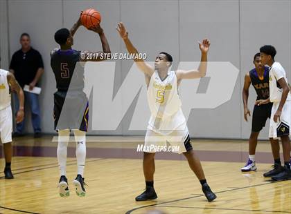 Thumbnail 3 in Scotlandville vs Edna Karr (Allstate Sugar Bowl Classic) photogallery.