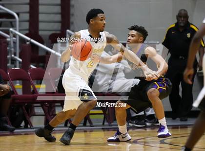 Thumbnail 3 in Scotlandville vs Edna Karr (Allstate Sugar Bowl Classic) photogallery.
