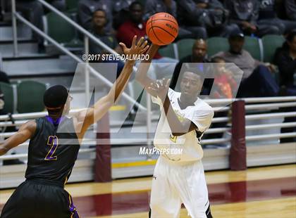 Thumbnail 1 in Scotlandville vs Edna Karr (Allstate Sugar Bowl Classic) photogallery.