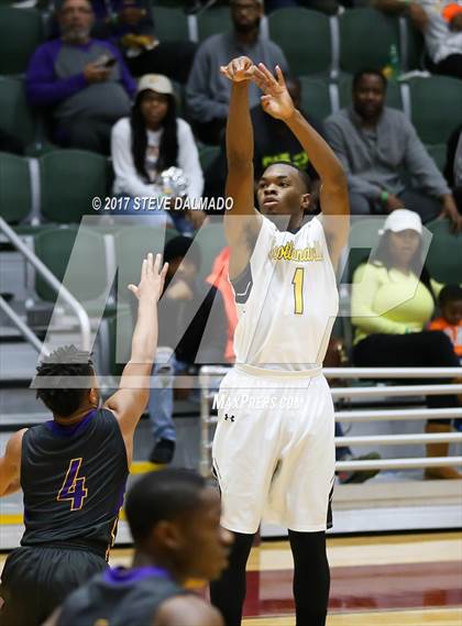 Thumbnail 1 in Scotlandville vs Edna Karr (Allstate Sugar Bowl Classic) photogallery.