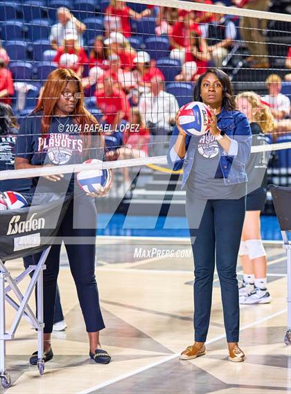 Thumbnail 1 in Memorial vs. Heights (UIL Volleyball 6A D2 Region 3 Bi-District) photogallery.