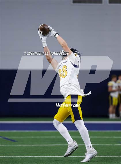 Thumbnail 2 in Reedy vs. Highland Park (UIL 5A D1 Area) photogallery.