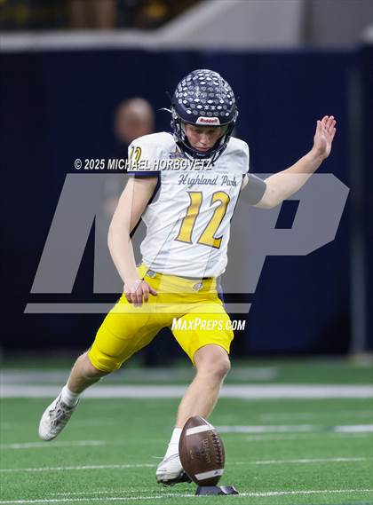 Thumbnail 2 in Reedy vs. Highland Park (UIL 5A D1 Area) photogallery.