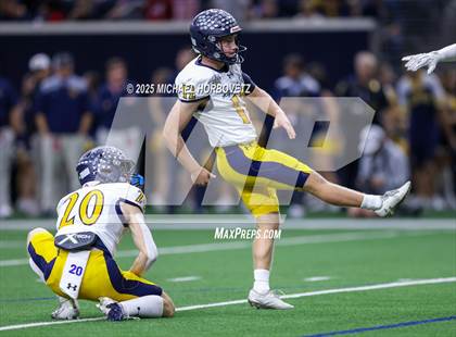 Thumbnail 3 in Reedy vs. Highland Park (UIL 5A D1 Area) photogallery.