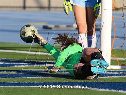 Thumbnail 1 in Carlsbad vs. La Costa Canyon (CIF SDS Open Division Final) photogallery.