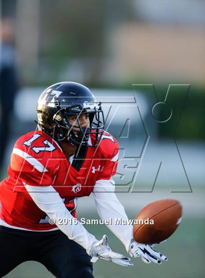 Thumbnail 3 in Arleta vs. Carson  photogallery.