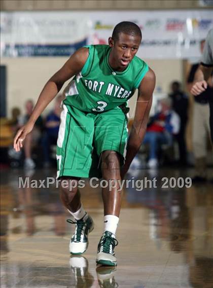 Thumbnail 3 in Findlay Prep vs. Fort Myers (City of Palms Classic) photogallery.
