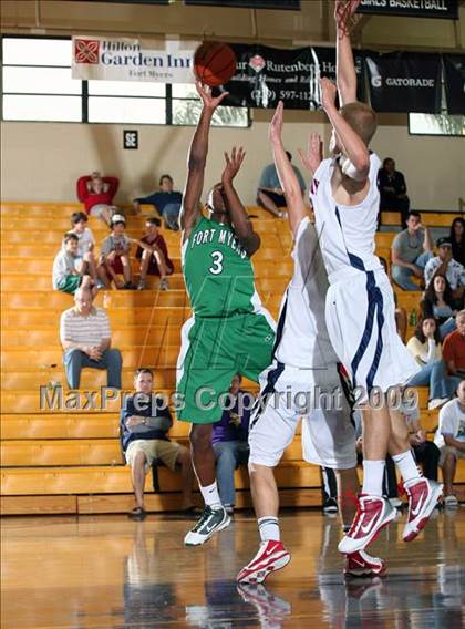Thumbnail 3 in Findlay Prep vs. Fort Myers (City of Palms Classic) photogallery.