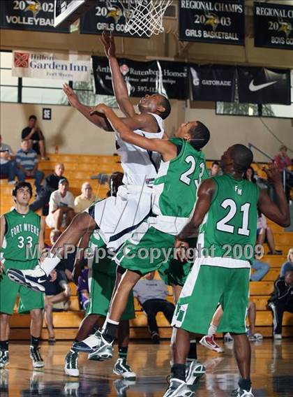 Thumbnail 3 in Findlay Prep vs. Fort Myers (City of Palms Classic) photogallery.