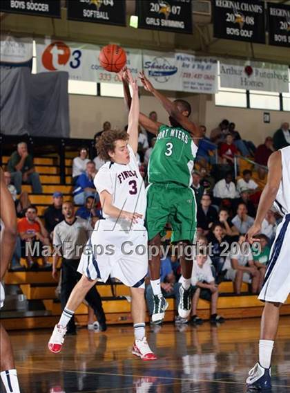Thumbnail 2 in Findlay Prep vs. Fort Myers (City of Palms Classic) photogallery.