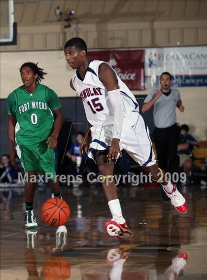 Thumbnail 3 in Findlay Prep vs. Fort Myers (City of Palms Classic) photogallery.