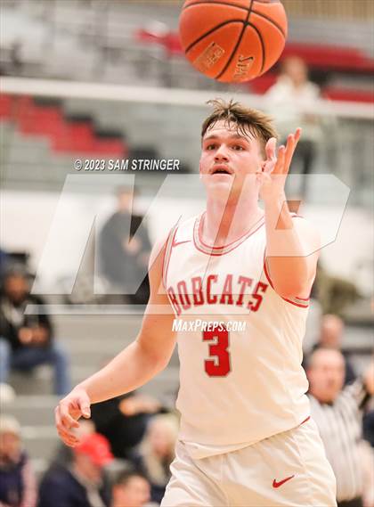 Thumbnail 1 in Sheldon vs. Madison (Pro Image Holiday Classic Large Schools) photogallery.