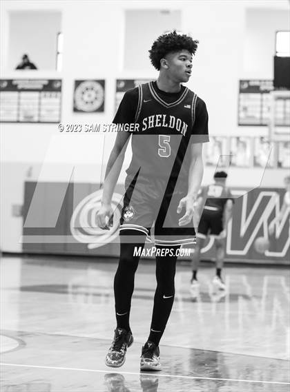 Thumbnail 2 in Sheldon vs. Madison (Pro Image Holiday Classic Large Schools) photogallery.
