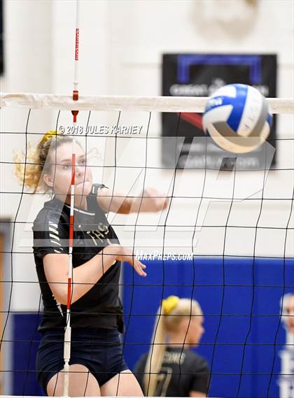 Thumbnail 2 in Foothill vs Sierra Vista photogallery.