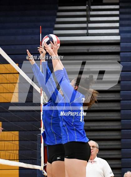 Thumbnail 1 in Foothill vs Sierra Vista photogallery.