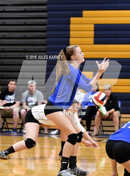 Thumbnail 2 in Foothill vs Sierra Vista photogallery.