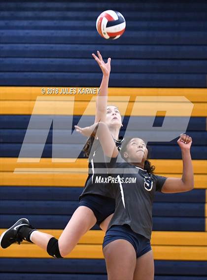 Thumbnail 2 in Foothill vs Sierra Vista photogallery.