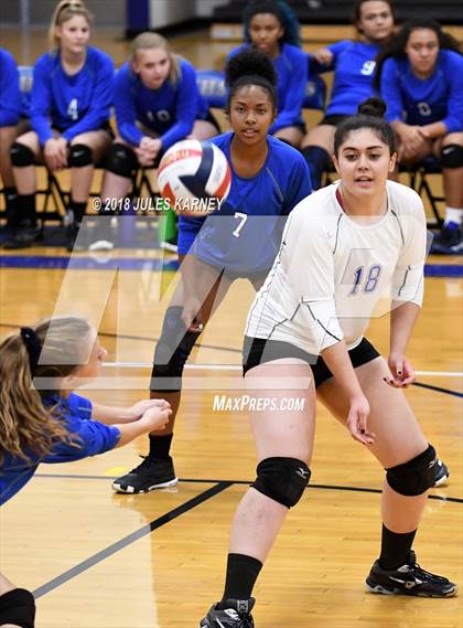 Thumbnail 2 in Foothill vs Sierra Vista photogallery.