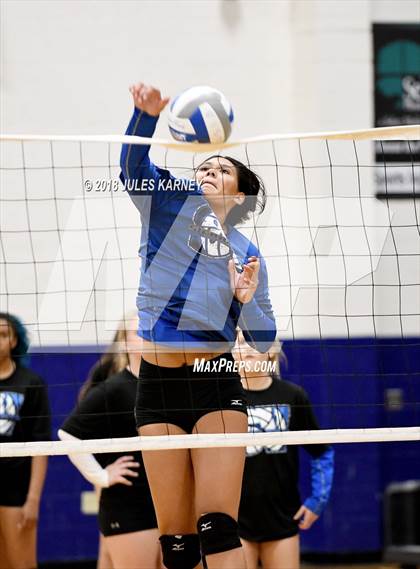 Thumbnail 1 in Foothill vs Sierra Vista photogallery.
