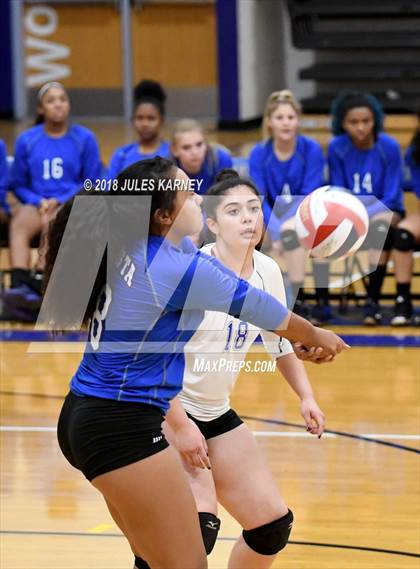 Thumbnail 3 in Foothill vs Sierra Vista photogallery.