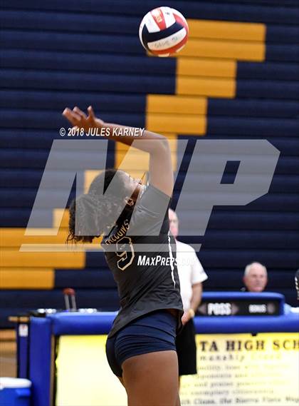 Thumbnail 1 in Foothill vs Sierra Vista photogallery.