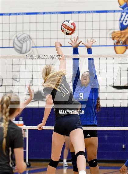 Thumbnail 2 in Foothill vs Sierra Vista photogallery.