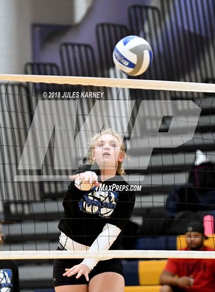 Thumbnail 2 in Foothill vs Sierra Vista photogallery.