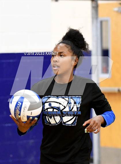 Thumbnail 1 in Foothill vs Sierra Vista photogallery.