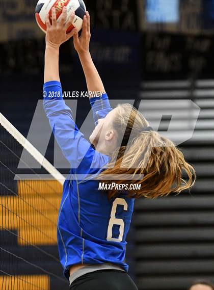 Thumbnail 1 in Foothill vs Sierra Vista photogallery.