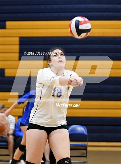Thumbnail 1 in Foothill vs Sierra Vista photogallery.