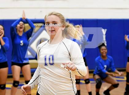 Thumbnail 2 in Foothill vs Sierra Vista photogallery.