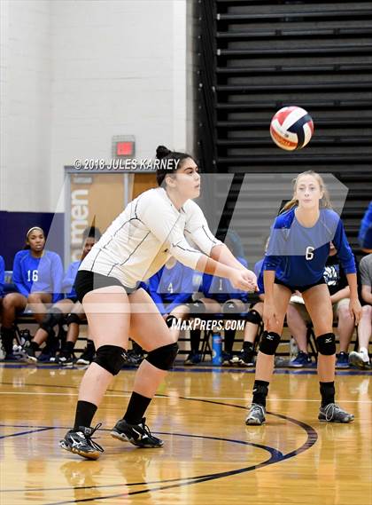 Thumbnail 2 in Foothill vs Sierra Vista photogallery.