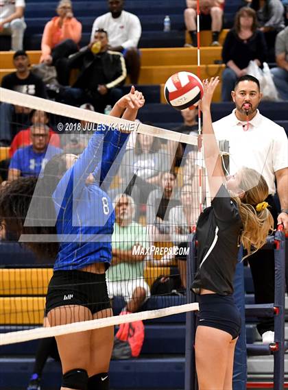 Thumbnail 2 in Foothill vs Sierra Vista photogallery.