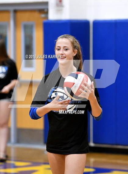 Thumbnail 2 in Foothill vs Sierra Vista photogallery.