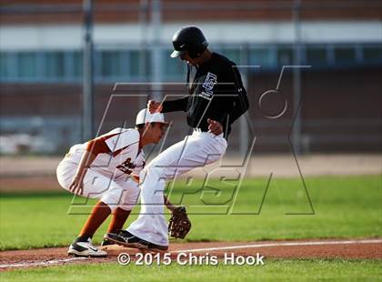 Thumbnail 2 in Riverside vs. Desert Christian (Panther Invitational) photogallery.