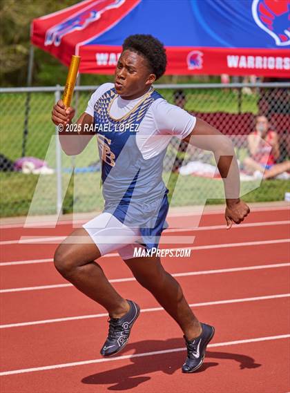 Thumbnail 3 in Rosehill Eagle Relays (4x200M) photogallery.