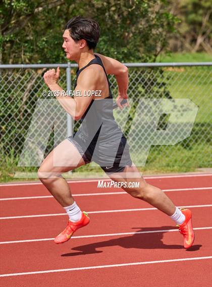 Thumbnail 1 in Rosehill Eagle Relays (4x200M) photogallery.
