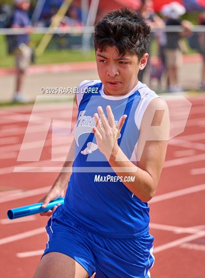 Thumbnail 1 in Rosehill Eagle Relays (4x200M) photogallery.