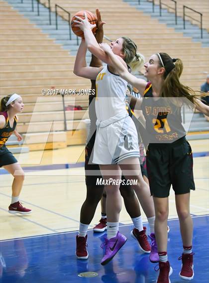 Thumbnail 1 in Gilbert vs. Clovis West (Nike Tournament of Champions) photogallery.