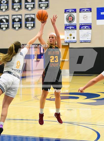 Thumbnail 3 in Gilbert vs. Clovis West (Nike Tournament of Champions) photogallery.