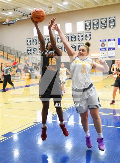 Thumbnail 1 in Gilbert vs. Clovis West (Nike Tournament of Champions) photogallery.